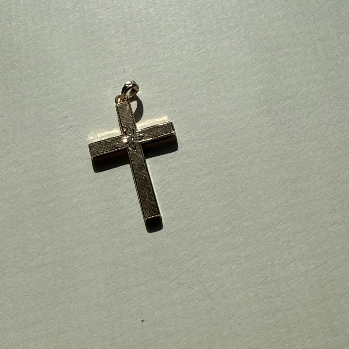 14k Gold Cross Pendant With Engraved Pattern View 3