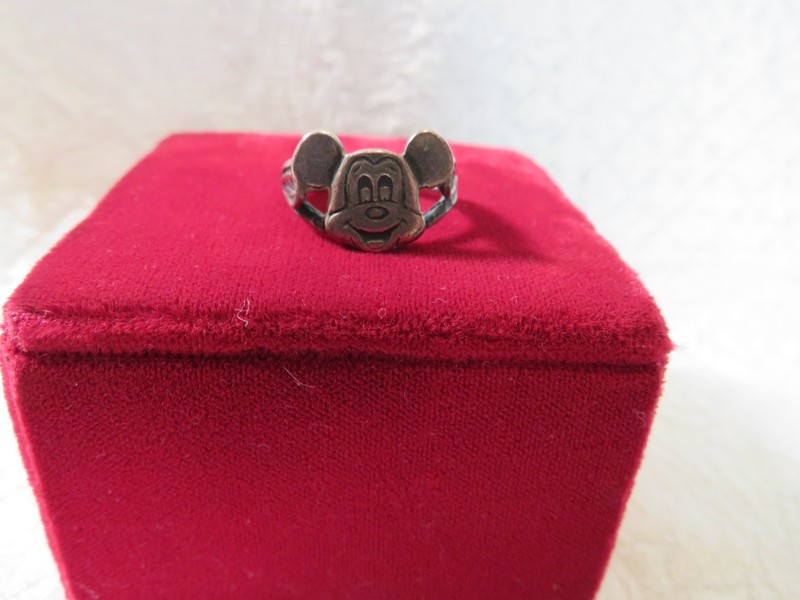 Vintage Walt Disney Mickey Mouse Sterling Silver (925) Ring  (1970's)