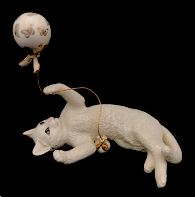 Lenox Porcelain Captivation Cat Kitten Figurine with Balloon 24 K Gold Detailing