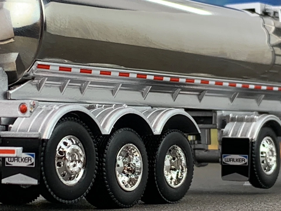 1/64 DCP KENWORTH W900L W/ 72" AEROCAB & WALKER QUAD AXLE MILK TANKER - Image 4 of 4