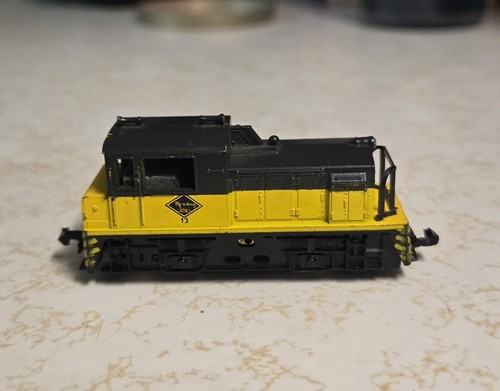 N SCALE LIMA YARD SWITCHER READING LINES #13 TESTED RUNS SMOOTH FREE SHIPPING