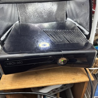 Microsoft XBox 360 S Console Bundle 1439 - Tested and Working