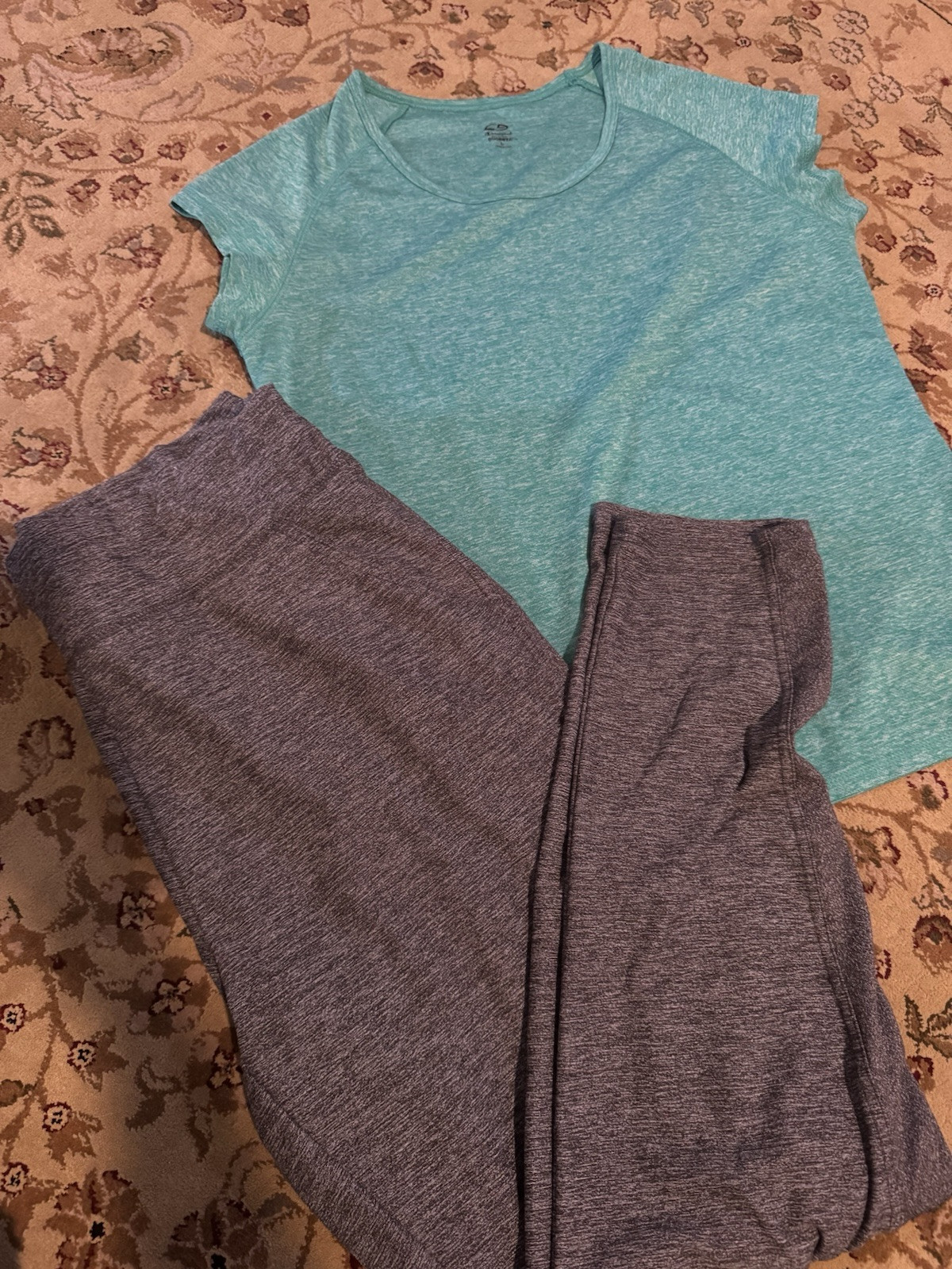 Champion brand women’s dry fit workout Set. Size large. Great quality!