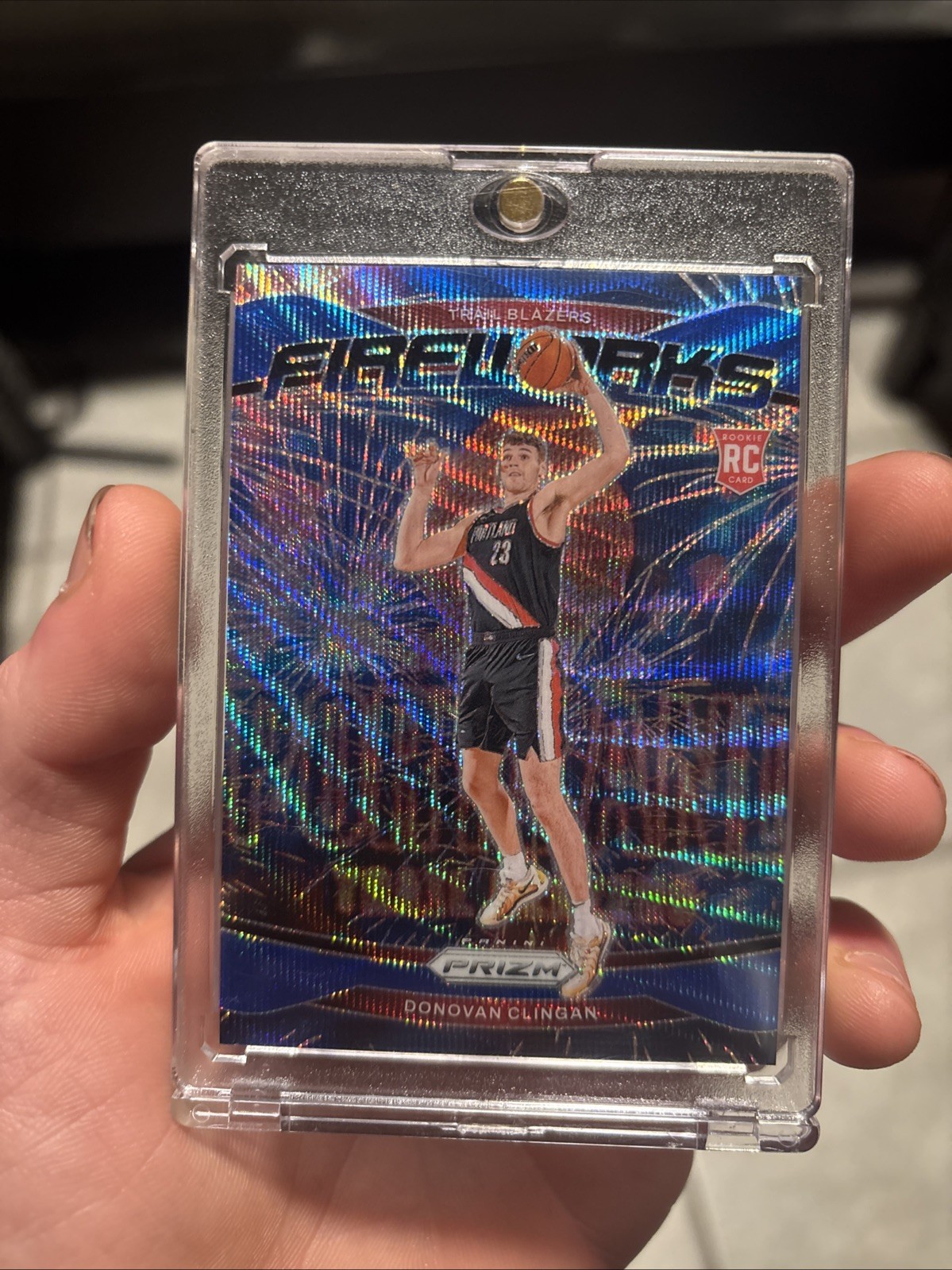 2024-25 Panini Prizm - Fireworks Donovan Clingan #9 Blue Wave Prizm /175 (RC)