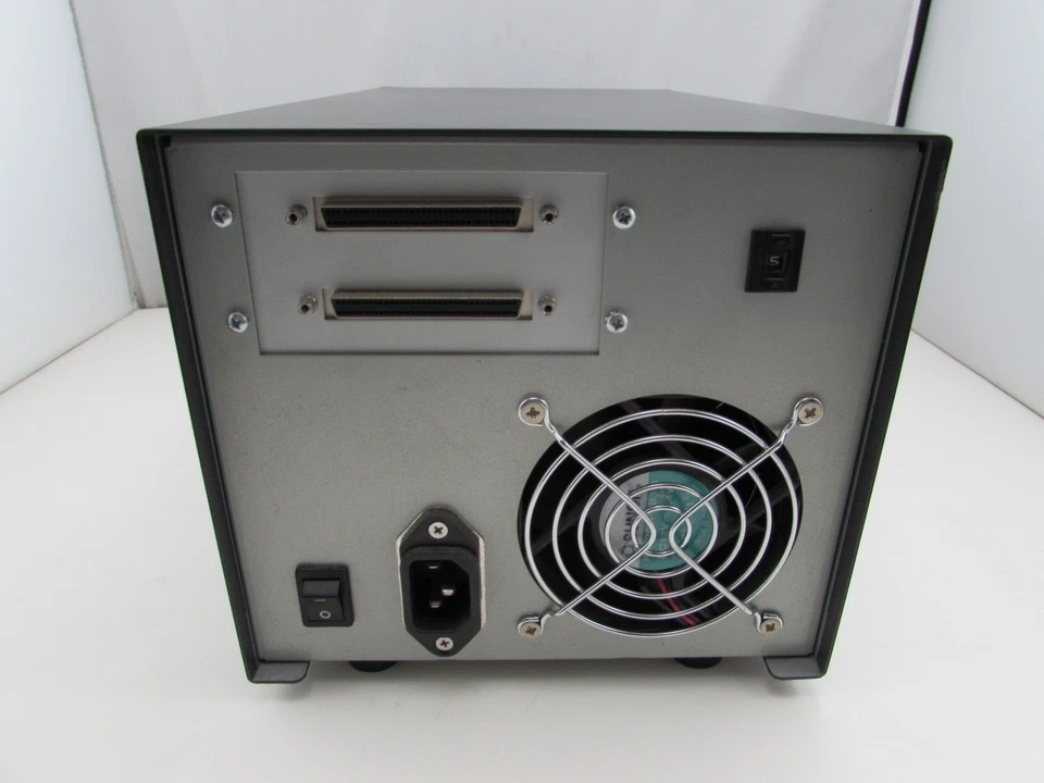 Seagate STU62001LWS Viper 200 100/200GB Ultrium LTO-1 SCSI External Tape Drive - Image 2 of 4