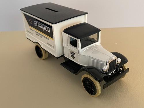 1931 Hawkeye Motor Truck Bank Diecast Truck, 1/34, White, by Ertl - Picture 6 of 9