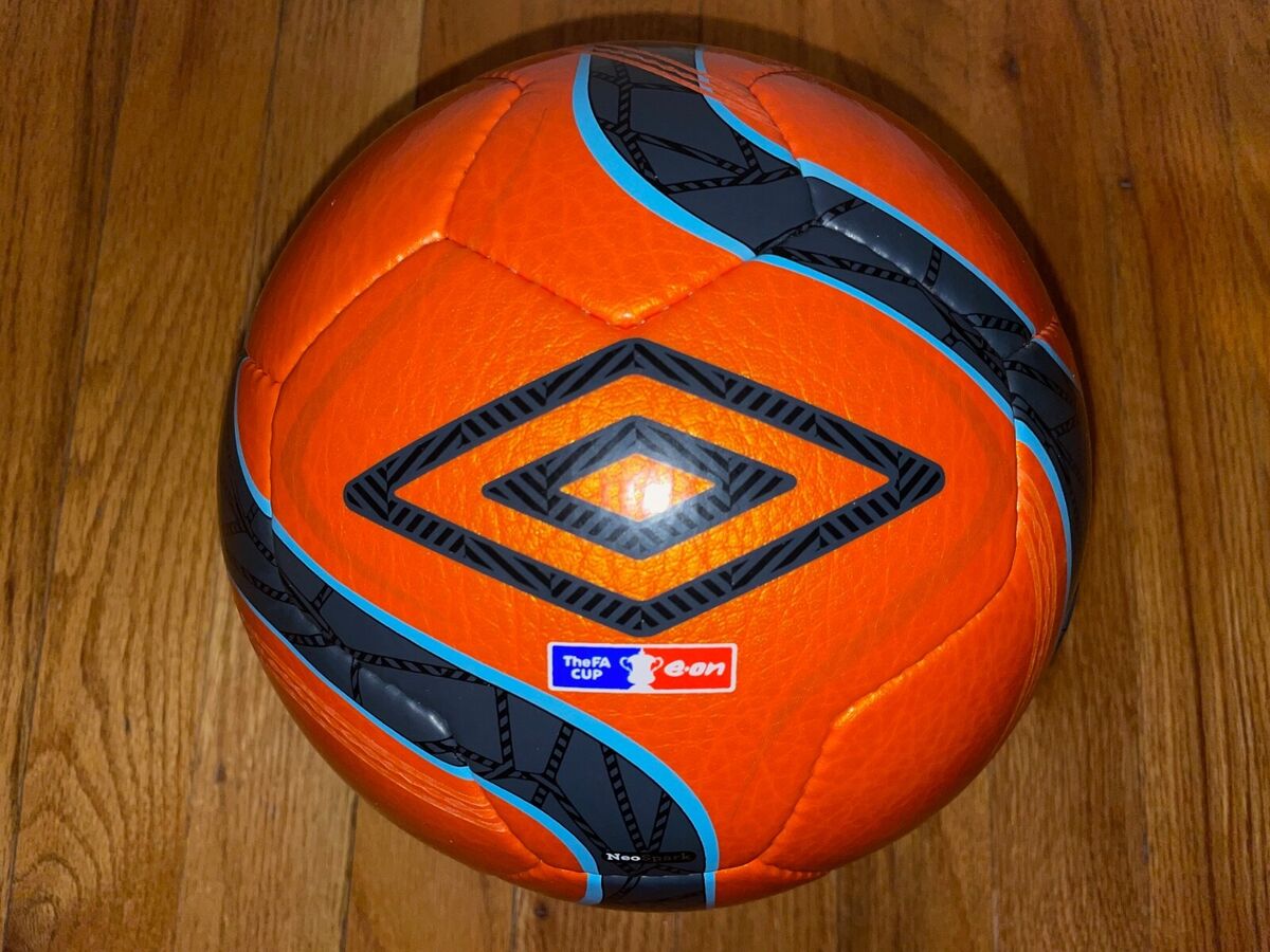 Umbro Neo Spark FA Cup 2010-11 Official Match Ball New Umbro Neo Spark FA Cup 2010-11 Official Match Ball New