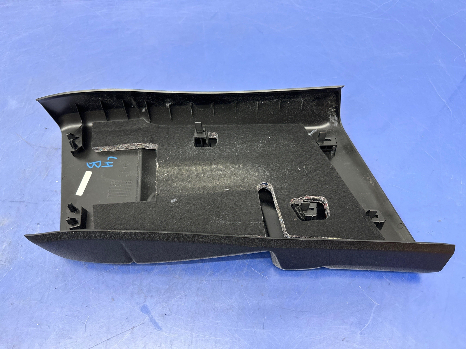2017-2020 MASERATI LEVANTE M161 B PILLAR CENTER TRIM COVER PANEL SET 670040376