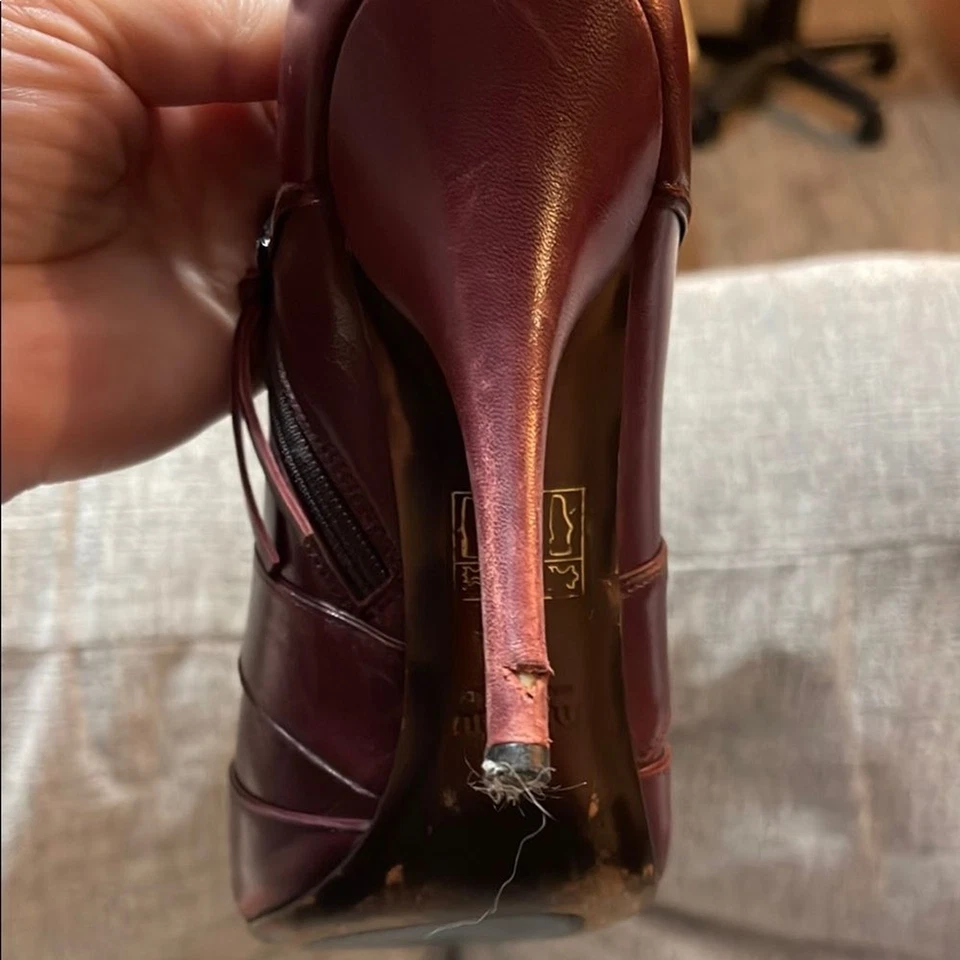 Botas de Tacón Miu Púrpura con Diseño Clásico Foto 4 de 4