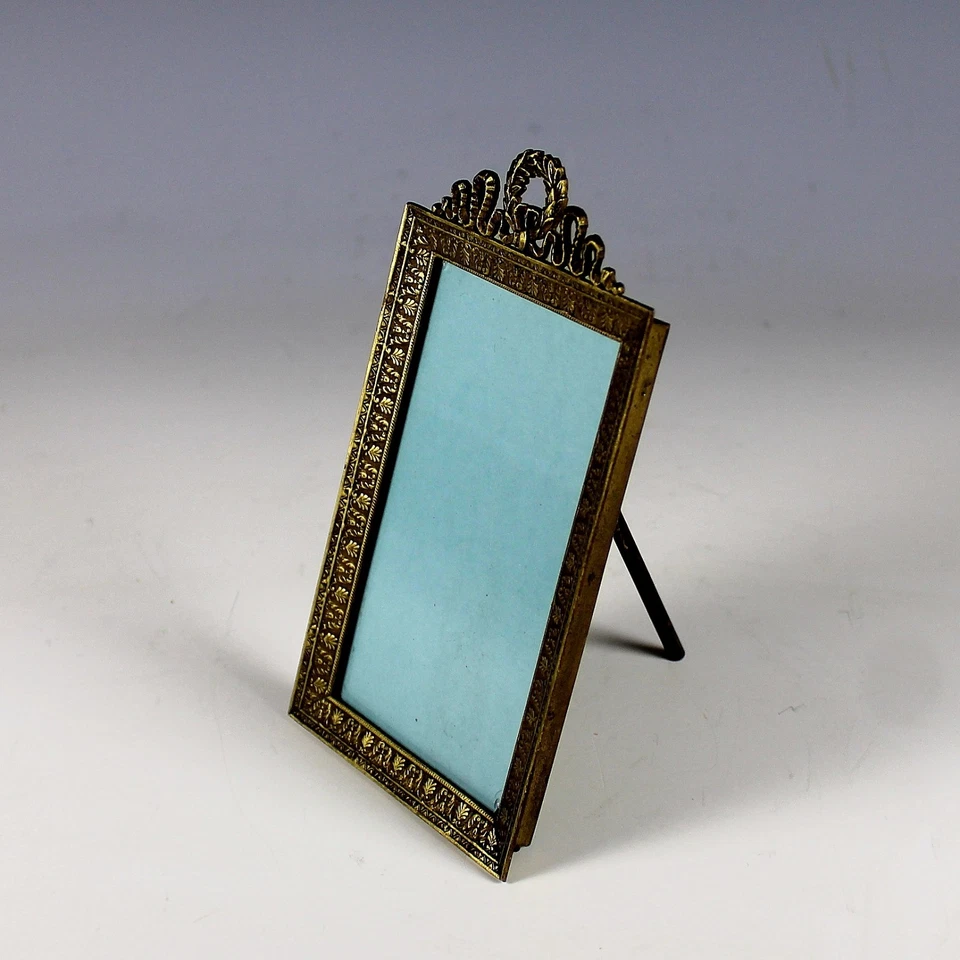 Антикварная бронзовая портретная фоторамка Наполеона III, мольберт с бантом сверху - Изображение 4 из 4