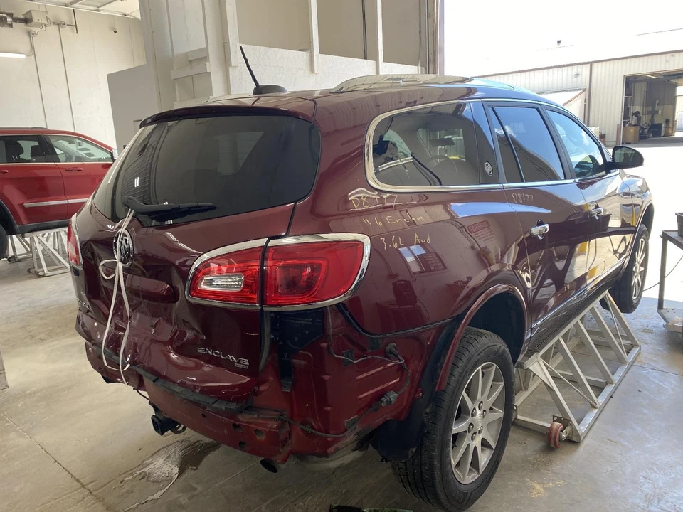 Conjunto de luz trasera derecha usado se adapta a: Buick Enclave 2016 tapa montada grado derecho Foto 3 de 4