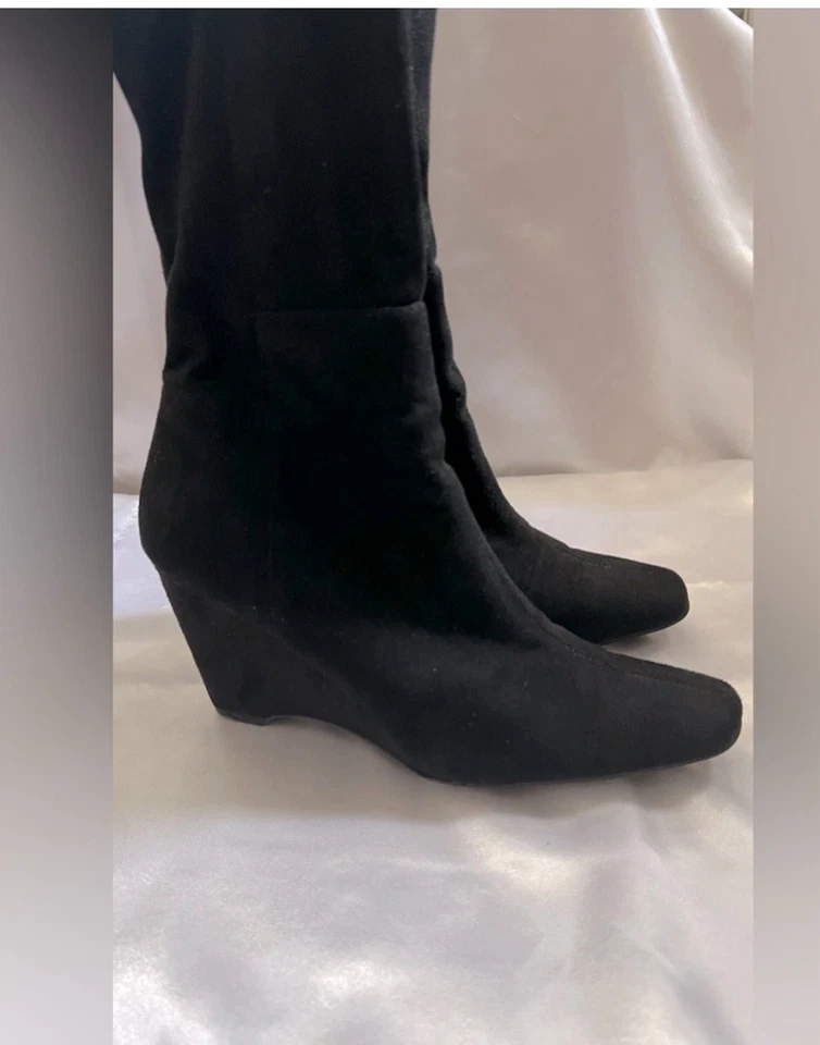 Botas Apostrophe Negro Gamuza Apiladas Tacón Oculto, Talla 9M Usadas Foto 4 de 4