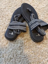 Sanuk Women's Flip Flops Sandals, Black  White Size 8 Yoga Mat Euro 39