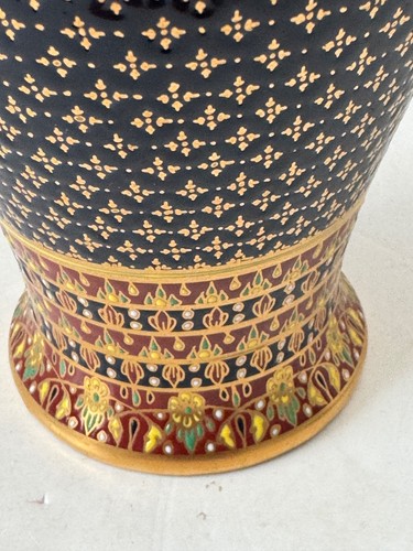 Vintage Benjarong Hand Painted Porcelain 9 inch Vase Made in Thailand EUC - Picture 5 of 8