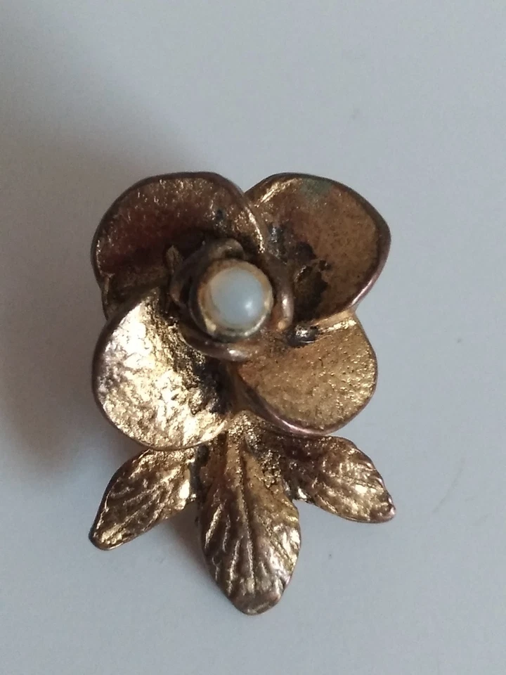 Bouton ancien en métal doré, bille de verre, fleur. 17x27mm - Photo 2/4