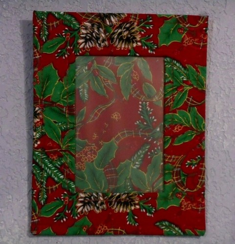 Designer Photo Frame Fabric Cloth Frame CHRISTMAS Pine Cones Berries 4x6 Photo - Picture 2 of 6