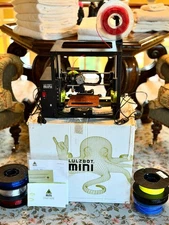 LulzBot Mini 3D Printer + 7 BONUS Filament Spools, Original Box, Cables – TESTED