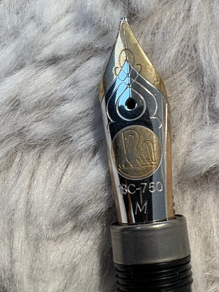 Pelikan M800 18K/M (976118) Two-Tone MEDIUM Replacement Nib (18C-750) - Image 4 of 4