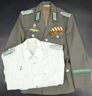 DDR NVA GT Uniformjacke Major Grenztruppen g48 0 1985 Absolventenabzeichen 11817