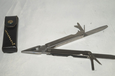 Leatherman Tool Multi Tool Pliers Knife Saw Screwdriver made USA with Sheath EUC