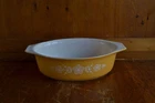 PYREX  casserole dish vintage 2.5 QT butterfly gold 1070's No Lid