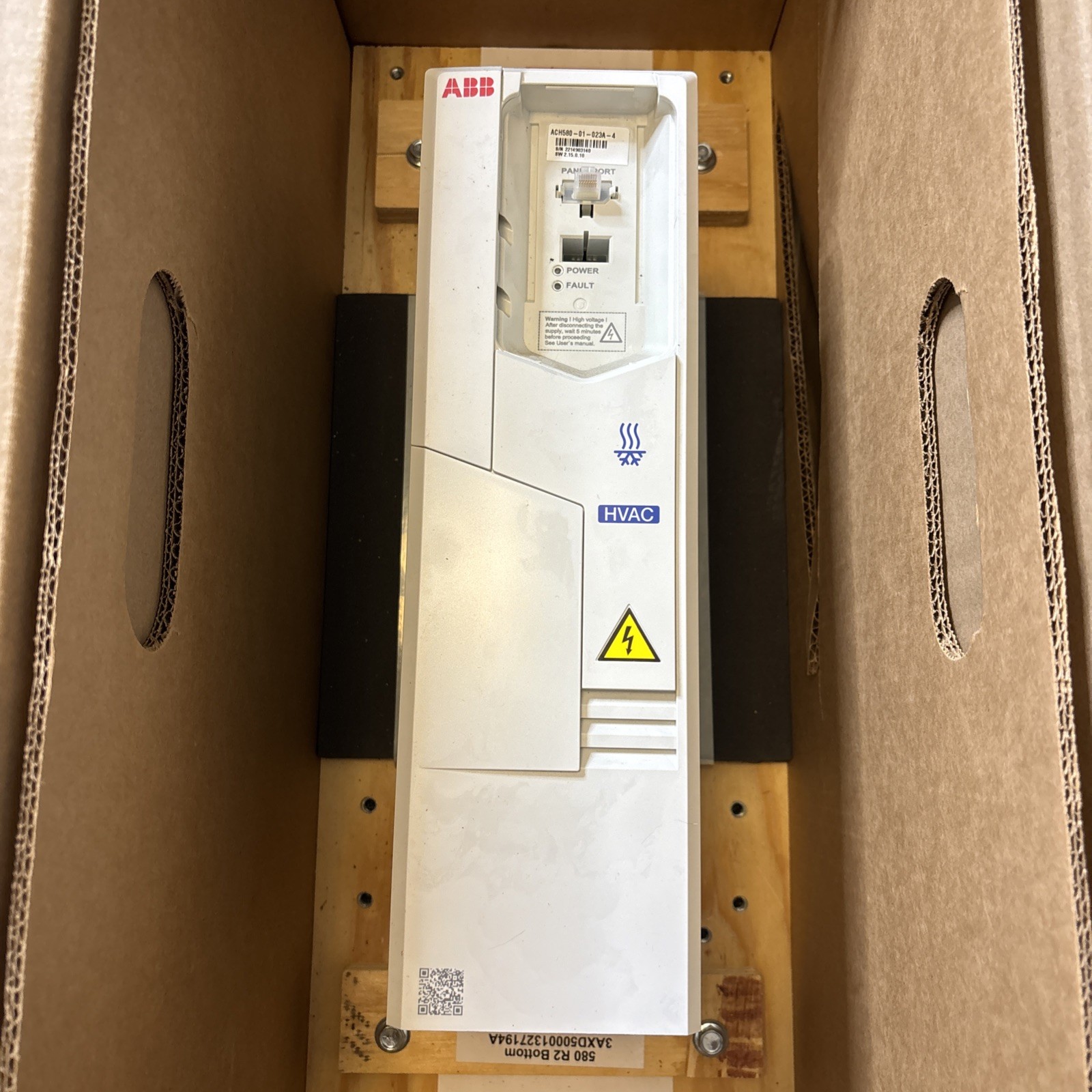 ABB ACH580-01-014A-4 400/480VAC HVAC DRIVE *READ Description*