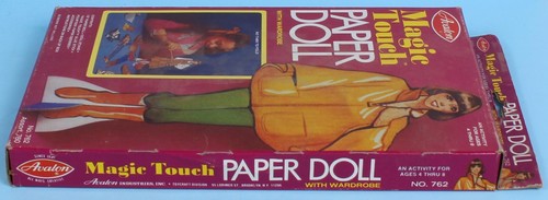 MAGIC TOUCH PAPIERPUPPE MIT SCHRANK IM KARTON - Nr. 762 - Bild 3 von 4