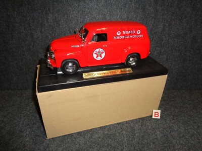 TEXACO 1950 CHEVY Suburban PANEL TRUCK VAN 1:18 MIRA Solido