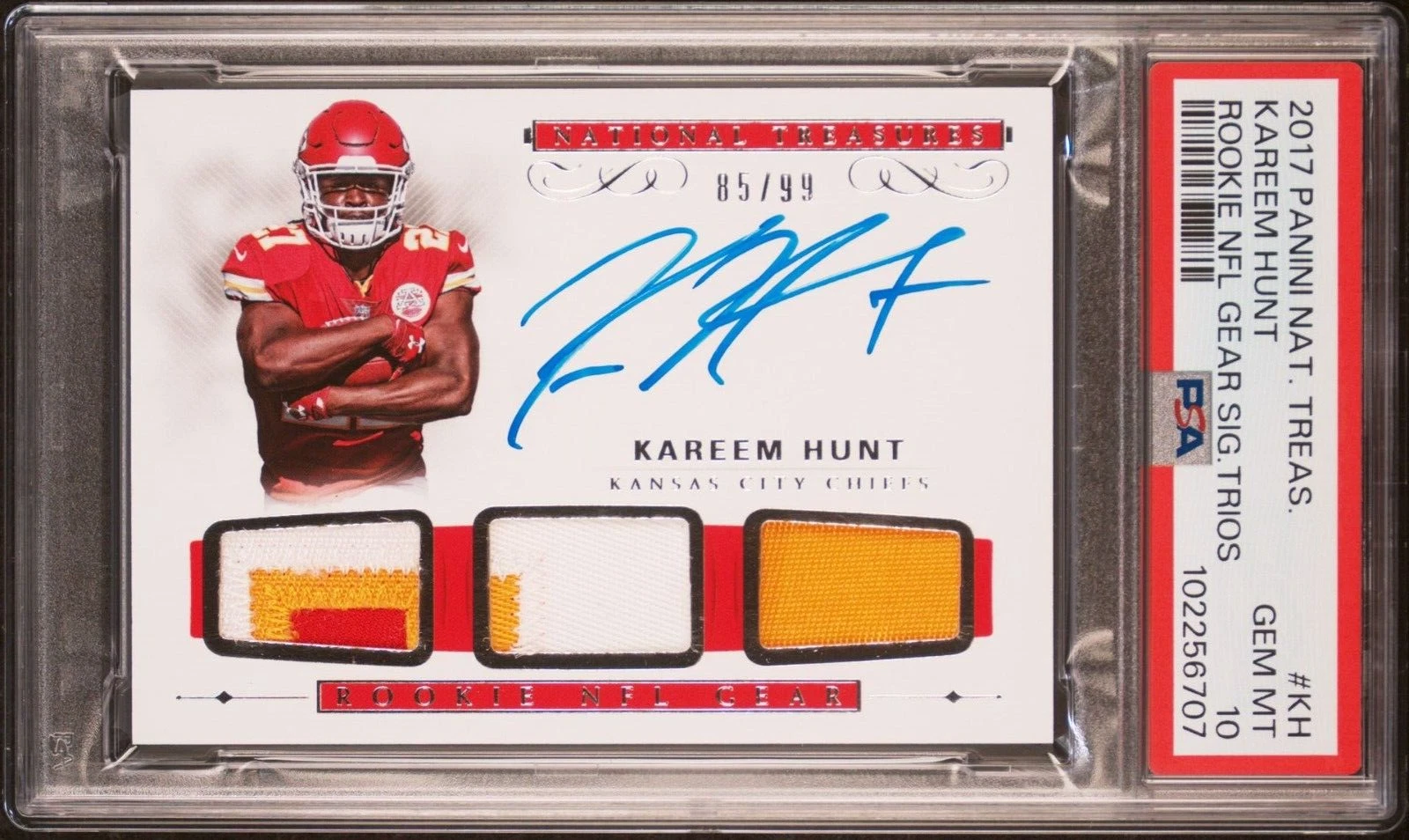 Kareem Hunt Panini National Treasures Rookie NFL Gear Signature Trios #KH Base