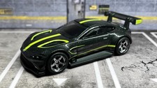 Aston Martin Vantage GTE PERSONALIZADO • Cromo Real Riders • Coche Premium Hot Wheels