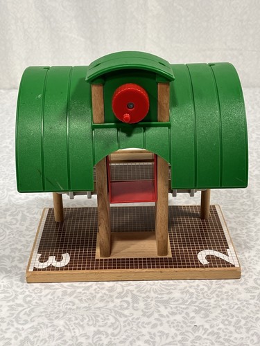 Brio Travel Switching Wood Train Elevator Platform Station Wooden