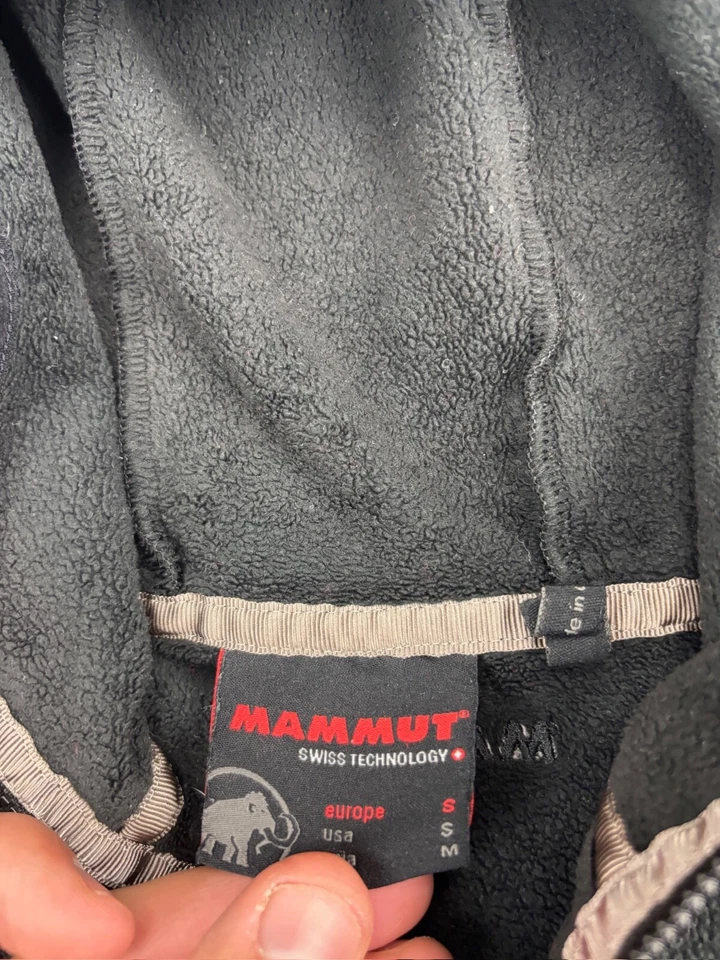 Chaqueta polar Mammut Sherpa para mujer pequeña negra con capucha cremallera completa bolsillos con cremallera Foto 3 de 4