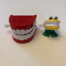 Wind Up Chattering Teeth Toy Novelty Gag Gifts And Mini Jumper