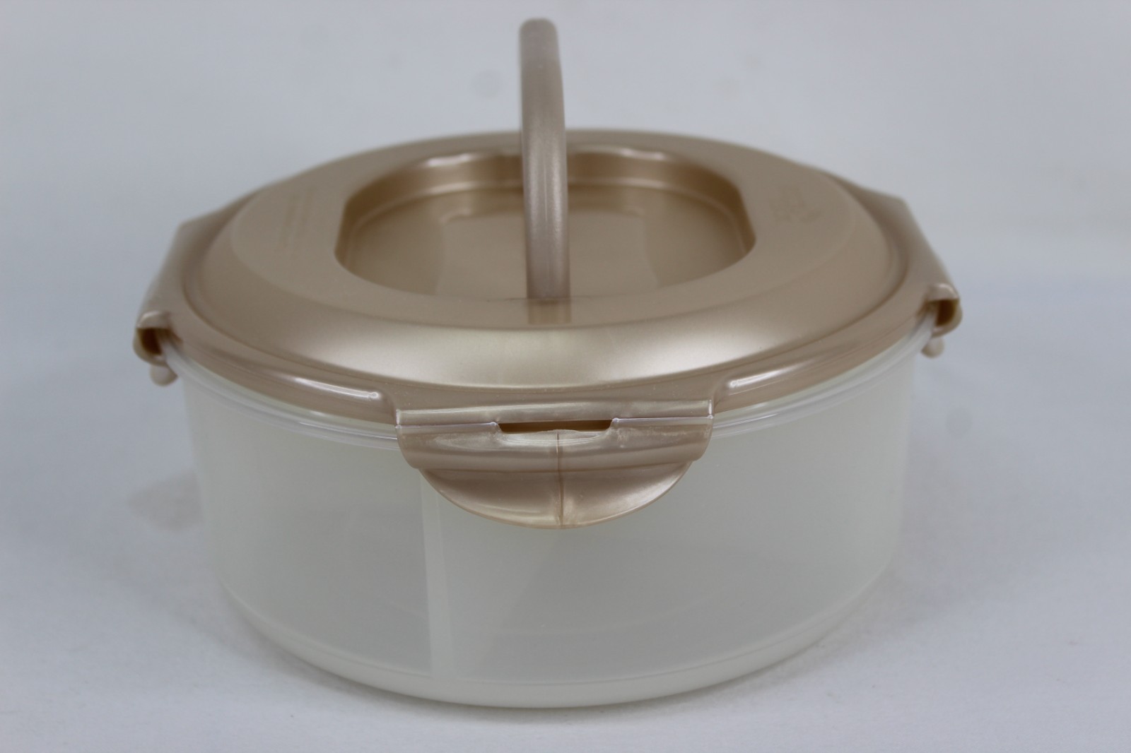 Lock & Lock Round Divided Food Storage Container w/Handle on Lid 2.1 L 71 oz NEW