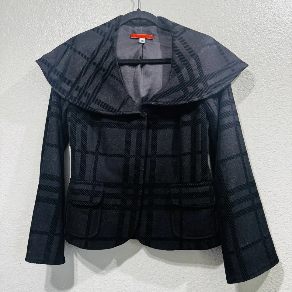 Alice + Olivia Cape Collar Black and Gray Plaid Wool Blazer Size XSMALL - Image 2 of 4