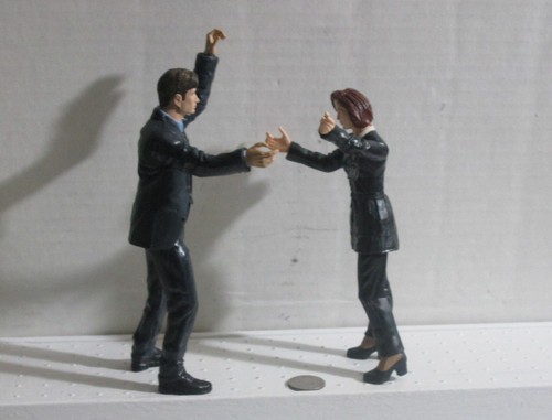 Agent Scully & Mulder Figure From X-Files; By McFarlane Toys 1998