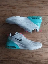 Nike Air Max Motion 2 South Beach gray sneakers Womens Sz 9.5 Running Training