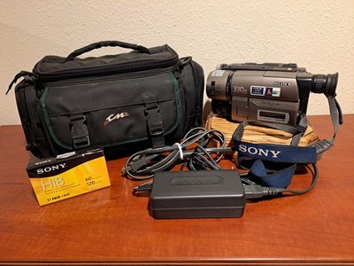 Sony CCD-TRV43 Handycam Vision Video8 Camcorder w Charger Case Tape -Bad Battery