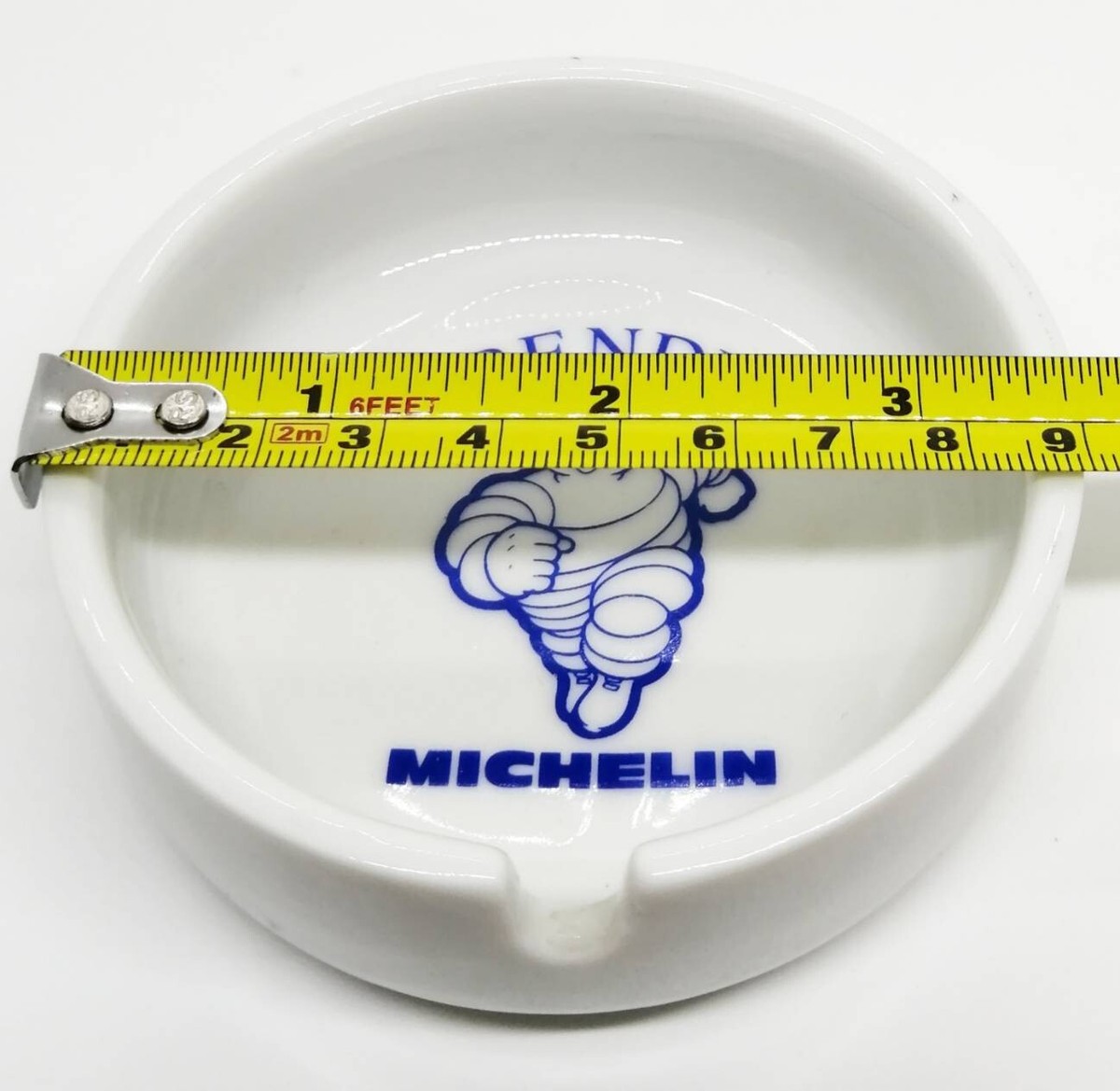 Cendrier en porcelaine blanche