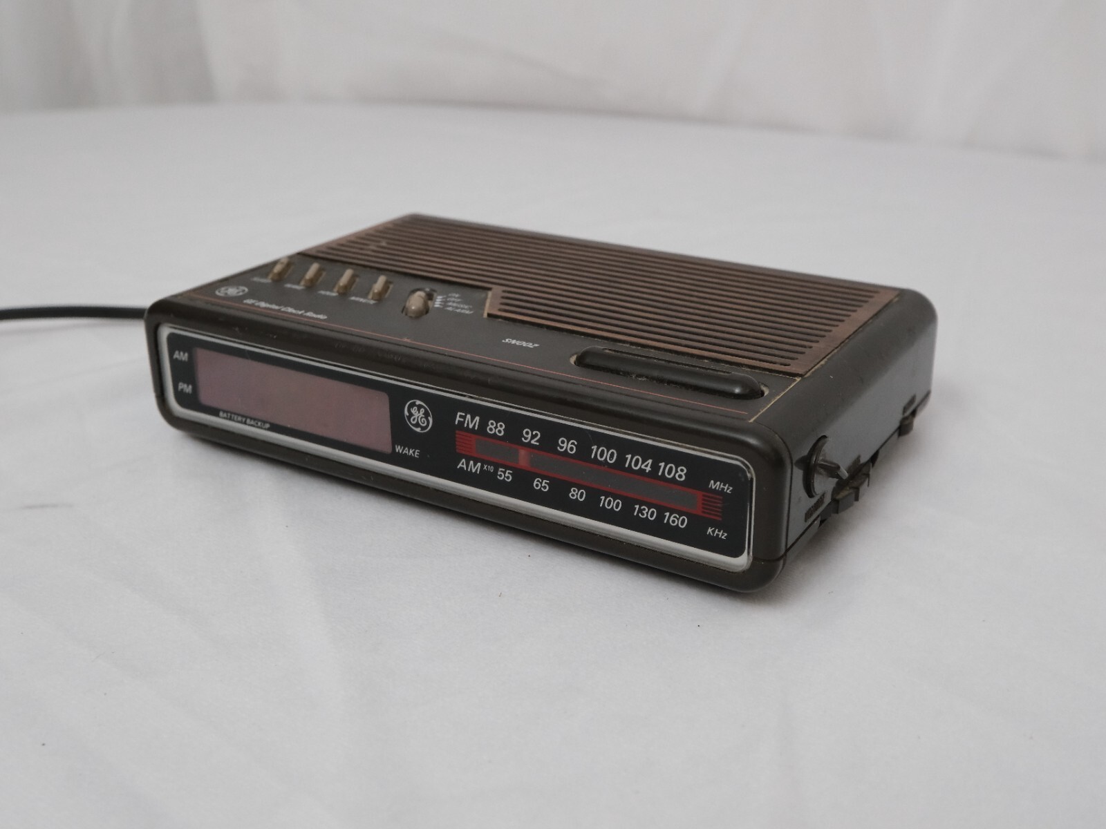 Vintage General Electric 74612B Digital Alarm Clock Radio GE Tested