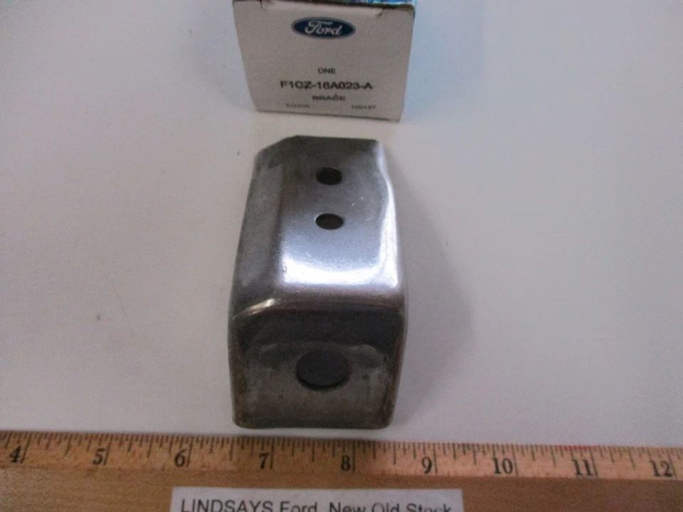 FORD 1991/2003 ESCORT GUARDABARROS DELANTERO REFUERZO "ABRAZO" DERECHO F1CZ-16A023-A NOS Foto 3 de 3