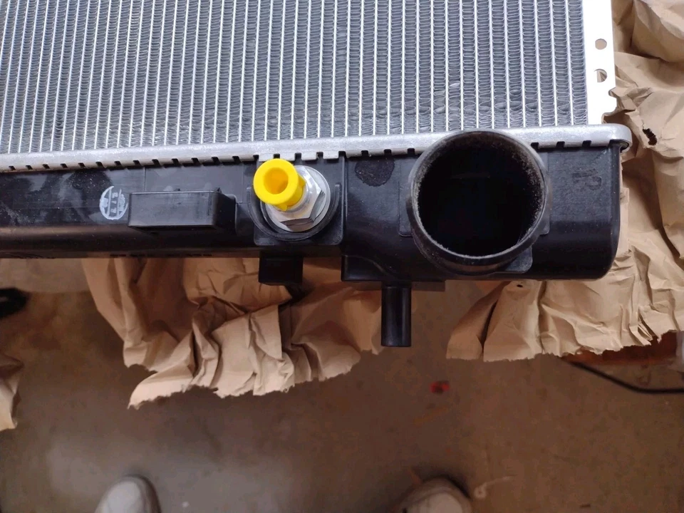 Radiador de refrigeración genuino OEM Mopar RAM Dakota 2005-2011 55056506AE Foto 3 de 4