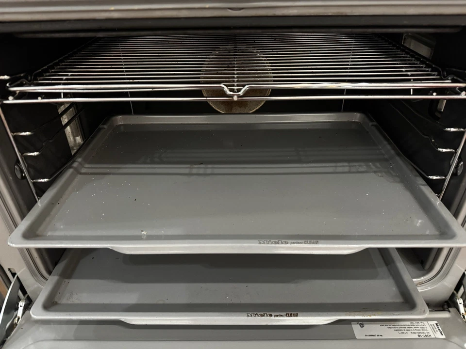Horno individual Miele H3872BPS Novotronic integrado autolimpiante con sistema ThermoClean Foto 3 de 4