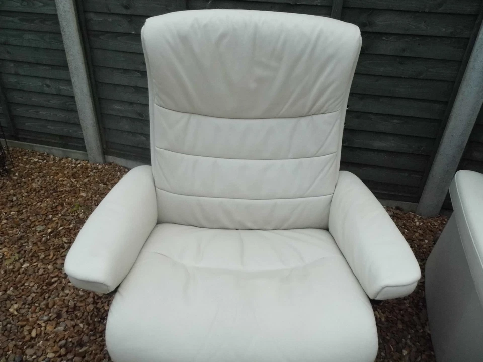 Stressless Suite 2 Chairs with Footstools and 3-Seater Sofa in Cream Leather - Image 4 of 4