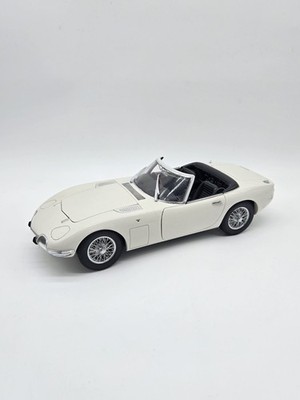 AUTOart 1:18 Toyota 2000GT James Bond 007 You Only Live Twice