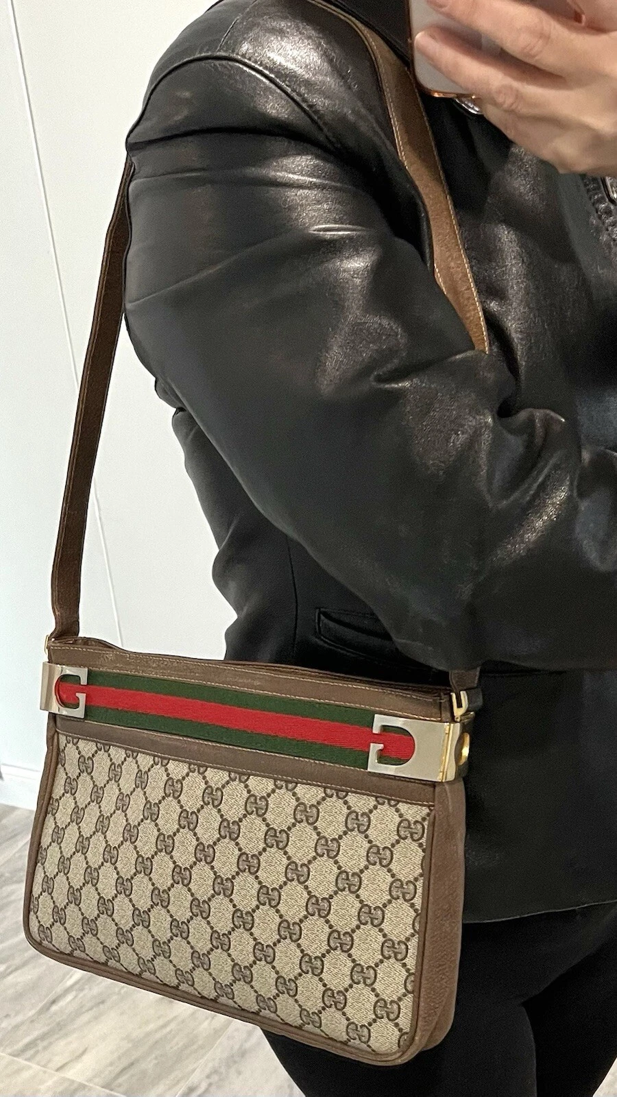 Autentica borsa a tracolla vintage Monogram GG Gucci bordo in pelle pulita ottima