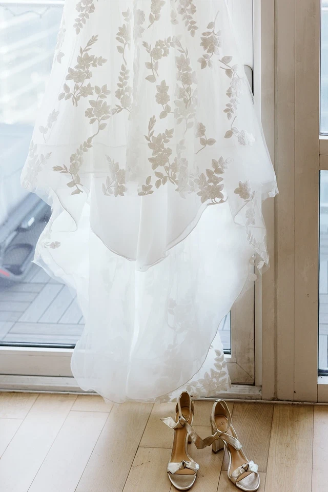 Blue by Enzoani Milan Wedding Dress Size 8 Petite Color: Ivory/Ivory/Ivory White - Image 3 of 4