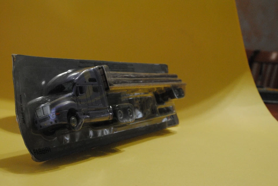 Modellini 1:87 autoarticolati: nr.4 tir come da foto (sigillati) - Immagine 4 di 4