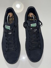 Zapatillas bajas de gamuza negras para hombre Puma con logotipo verde