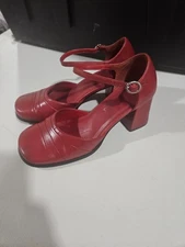 Chaussures rouges Sz 6 pied fin